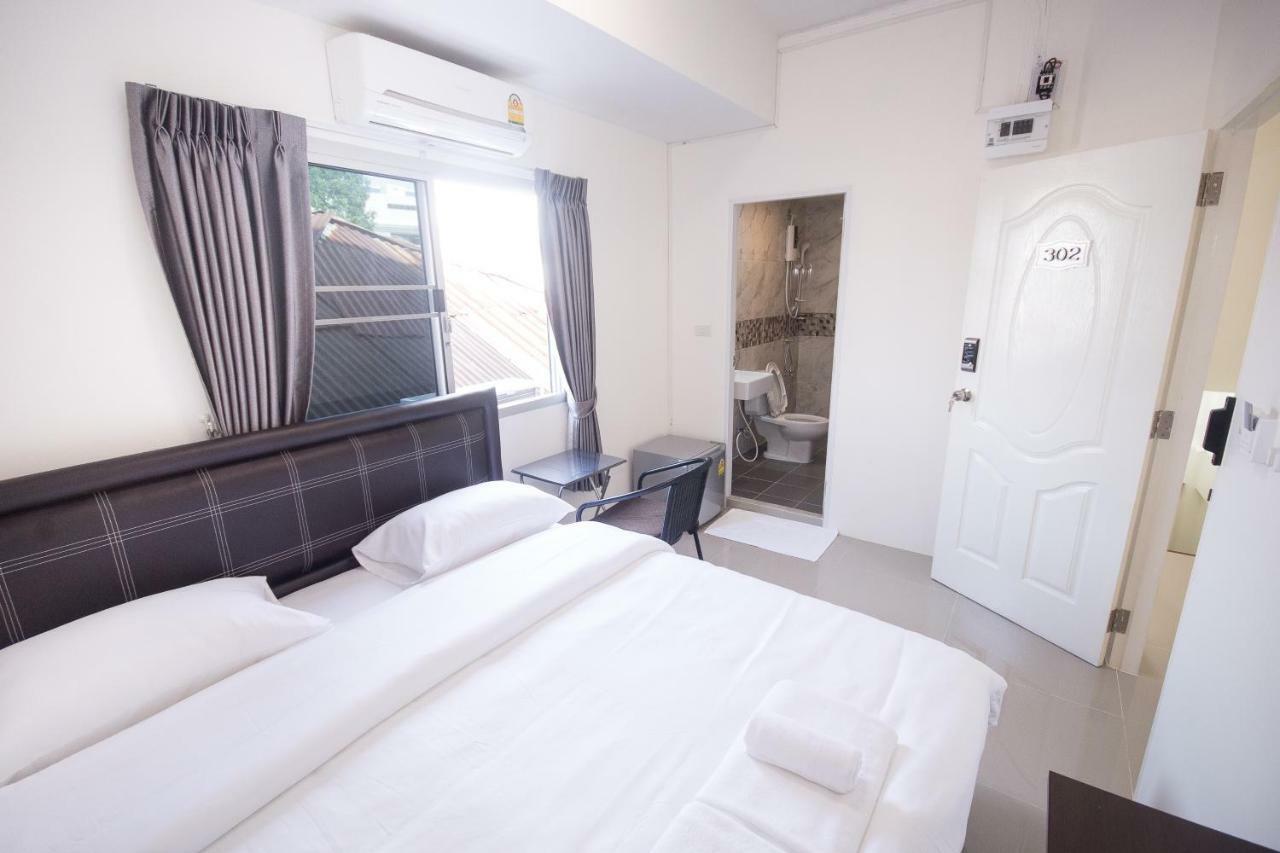 Ninaguesthouse Bangkok Exterior photo