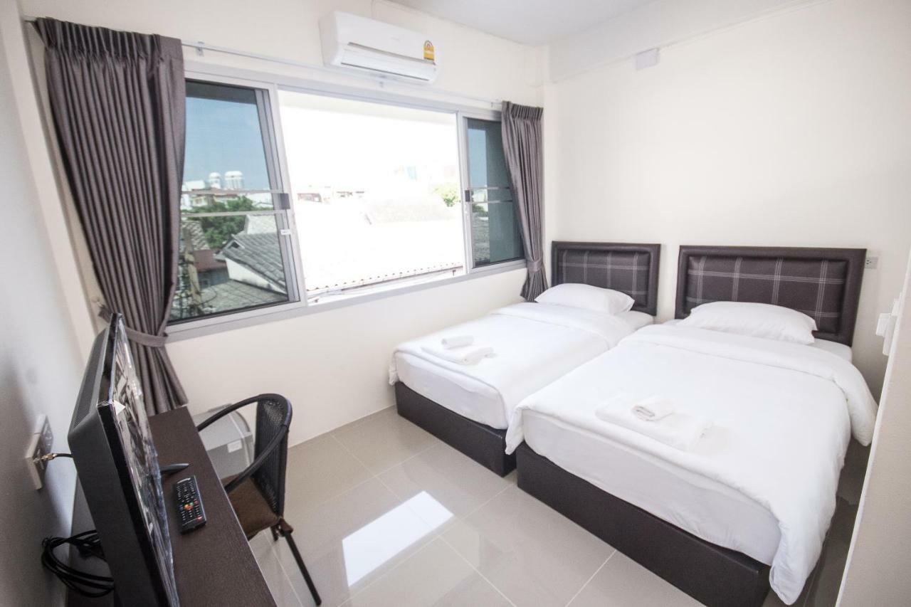 Ninaguesthouse Bangkok Exterior photo
